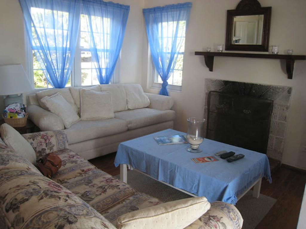 Grape Bay Cottages Mount Pleasant Oda fotoğraf